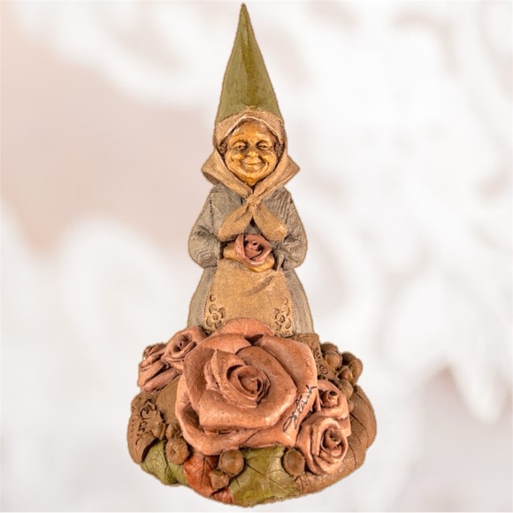 Signed Tom Clark MOM Gnome - Rosie 1987
Mold #35 Style #1193 VTG Retired - Picture 3 of 14